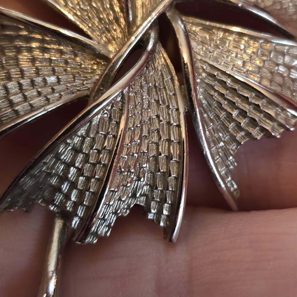 Vintage brooch abstract silver tone pin leaf leaves nature jewelry - Picture 2 of 10